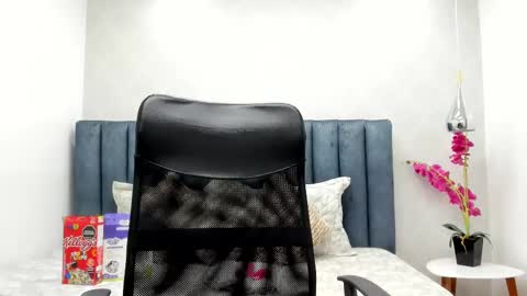   online show from March 5, 11:05 pm