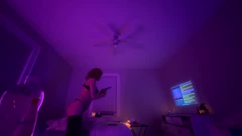 Snapshot of sashaminx6969 chatting on December 18, 6:21 am Sasha online show from December 18, 6:21 am