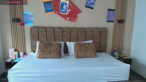 S A S H A R O S E online show from October 6, 11:51 am