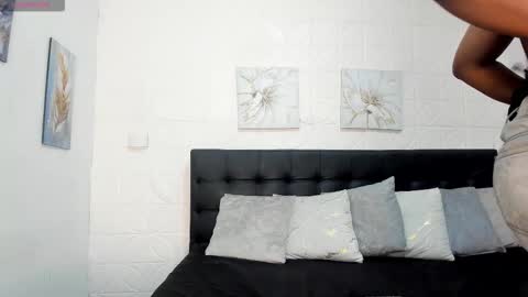 SashhaLux22 online show from February 15, 5:48 am