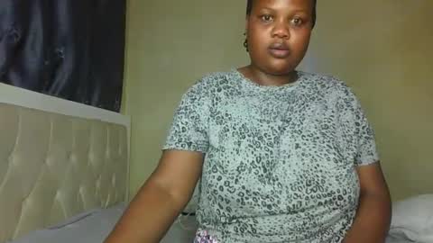 Snapshot of sassie_bee chatting on November 16, 9:09 pm sassie_bee online show from November 16, 9:09 pm