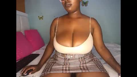 Snapshot of sassy100936 chatting on February 17, 4:42 am Spicyd online show from February 17, 4:42 am