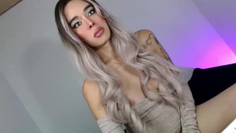 Tiffanie online show from February 9, 9:35 am