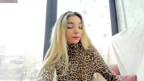 Snapshot of sassyt33n chatting on February 22, 9:56 am sassyt33n online show from February 22, 9:56 am