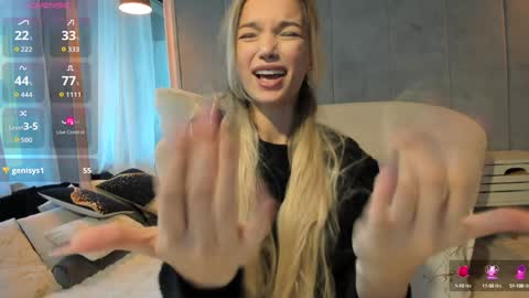 Snapshot of sassyt33n chatting on September 25, 8:40 am sassyt33n online show from September 25, 8:40 am