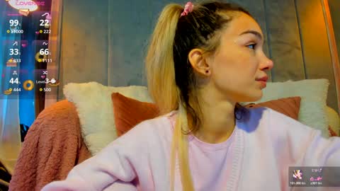 Snapshot of sassyt33n chatting on December 19, 6:53 am sassyt33n online show from December 19, 6:53 am