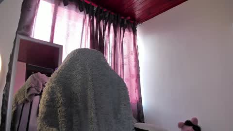    im expecting 300 thumbs up on my altar online show from February 8, 9:57 pm