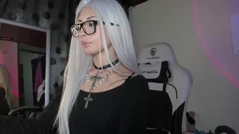    im expecting 300 thumbs up on my altar online show from February 15, 12:37 am