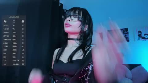    im expecting 300 thumbs up on my altar online show from April 20, 10:55 pm