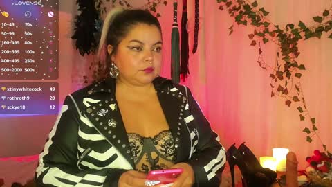Snapshot of satyn_doll chatting on December 17, 12:45 am Gina George online show from December 17, 12:45 am