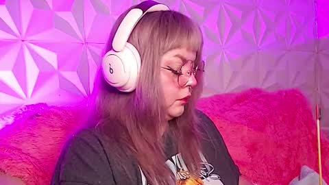 Gina George online show from November 15, 10:15 pm