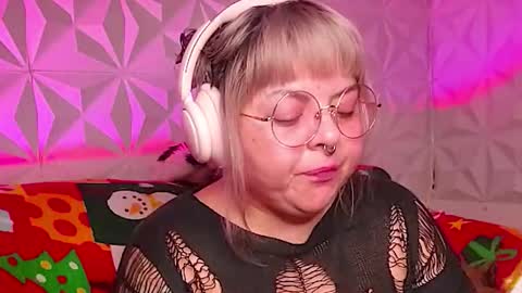 Gina George online show from December 14, 10:03 pm