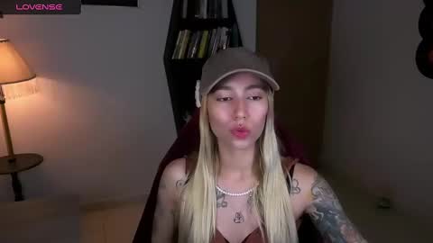 Snapshot of saucy_jenn1 chatting on October 26, 2:39 am I AM JENN  online show from October 26, 2:39 am