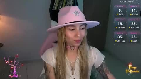 Snapshot of saucy_jenn1 chatting on November 2, 2:36 am I AM JENN online show from November 2, 2:36 am