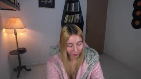 I AM JENN  online show from November 13, 2:10 am