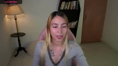 Snapshot of saucy_jenn1 chatting on December 20, 2:40 am I AM JENN online show from December 20, 2:40 am