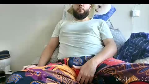 Snapshot of saucybonjo chatting on February 17, 10:25 pm Ben online show from February 17, 10:25 pm