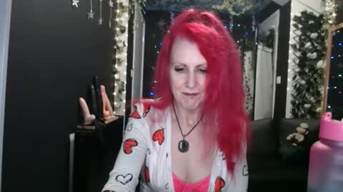 Snapshot of saucysky chatting on February 6, 1:38 am SaucySky online show from February 6, 1:38 am