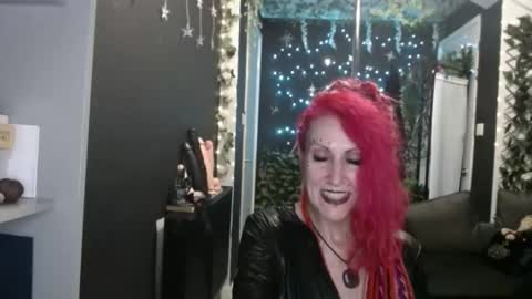 Snapshot of saucysky chatting on November 14, 8:18 pm SaucySky online show from November 14, 8:18 pm