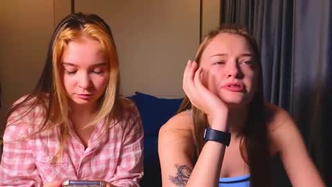 Snapshot of sav_anna chatting on January 8, 5:37 pm LUNA and ANNA    online show from January 8, 5:37 pm