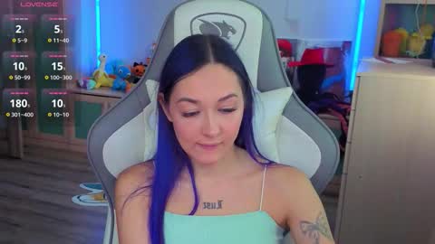 Snapshot of savage_lust_ chatting on October 23, 3:28 am Ariel online show from October 23, 3:28 am