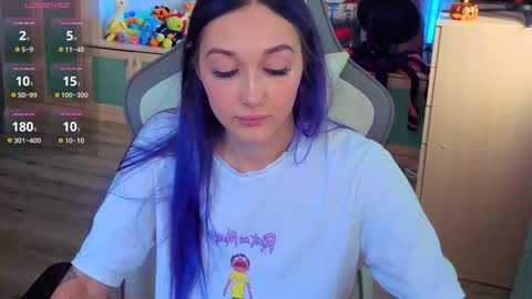 Snapshot of savage_lust_ chatting on October 31, 6:25 am Ariel online show from October 31, 6:25 am