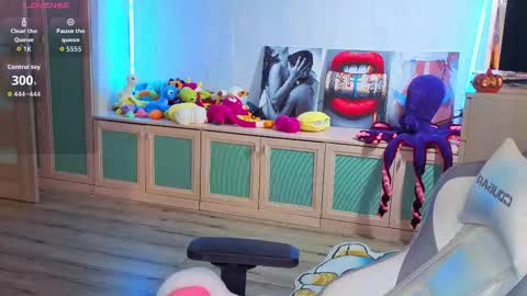 Snapshot of savage_lust_ chatting on November 18, 3:01 am Ariel online show from November 18, 3:01 am