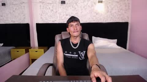 Snapshot of savagelover_ chatting on November 25, 4:01 am SavageLover online show from November 25, 4:01 am