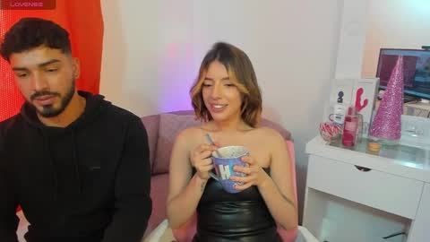 Snapshot of savagesweethearts chatting on December 16, 7:10 pm savagesweethearts online show from December 16, 7:10 pm