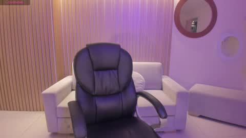 S a v a n n a h  online show from January 14, 6:49 pm