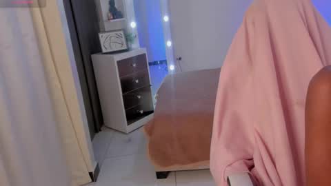 Savannahwildee online show from February 6, 11:32 am