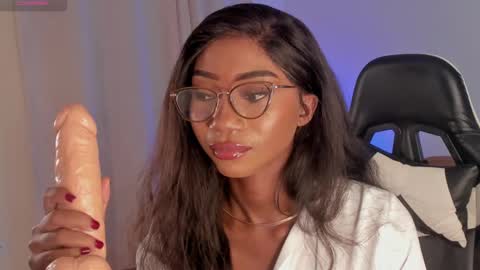 Savannahwildee online show from February 9, 12:06 am