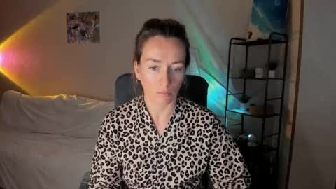 Snapshot of save_the_qween chatting on October 24, 9:28 am save the qween online show from October 24, 9:28 am