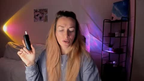 Snapshot of save_the_qween chatting on October 26, 11:05 am save the qween online show from October 26, 11:05 am