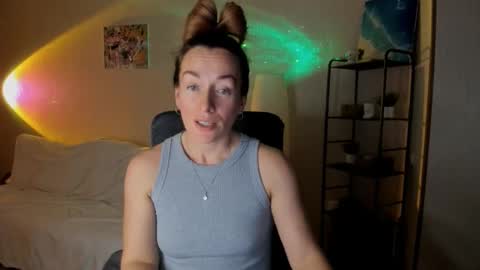 Snapshot of save_the_qween chatting on November 4, 12:48 pm save the qween online show from November 4, 12:48 pm