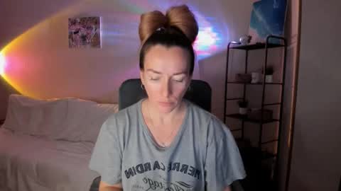 Snapshot of save_the_qween chatting on November 8, 10:48 am save the qween online show from November 8, 10:48 am