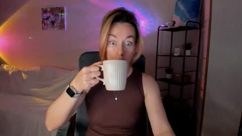 Snapshot of save_the_qween chatting on November 13, 8:24 am save the qween online show from November 13, 8:24 am