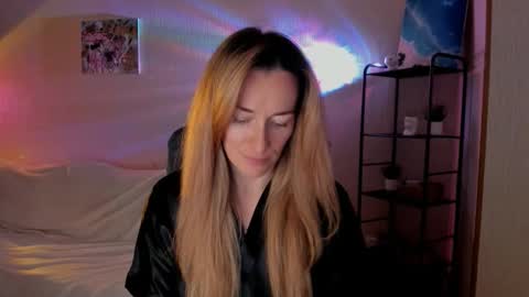 Snapshot of save_the_qween chatting on November 17, 10:32 am save the qween online show from November 17, 10:32 am