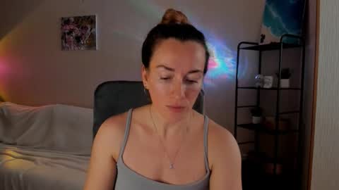 Snapshot of save_the_qween chatting on November 20, 6:24 am save the qween online show from November 20, 6:24 am