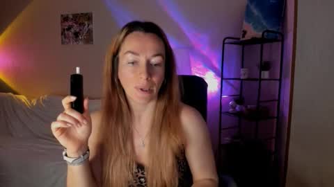 Snapshot of save_the_qween chatting on November 23, 6:57 am save the qween online show from November 23, 6:57 am