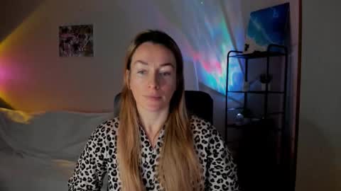 Snapshot of save_the_qween chatting on November 30, 6:06 am save the qween online show from November 30, 6:06 am