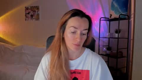 Snapshot of save_the_qween chatting on December 18, 7:14 am save the qween online show from December 18, 7:14 am