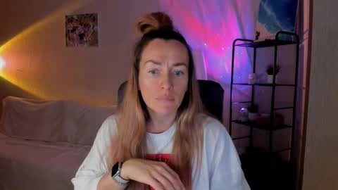 Snapshot of save_the_qween chatting on December 19, 10:11 am save the qween online show from December 19, 10:11 am