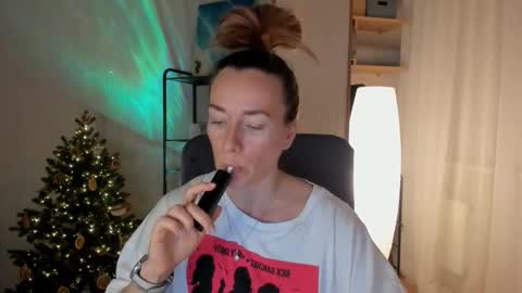 save the qween online show from December 22, 12:35 pm