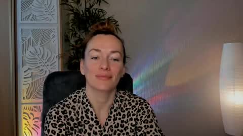 save the qween online show from April 28, 5:01 am