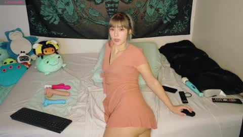 Snapshot of savethebea chatting on January 6, 3:29 pm Bea online show from January 6, 3:29 pm