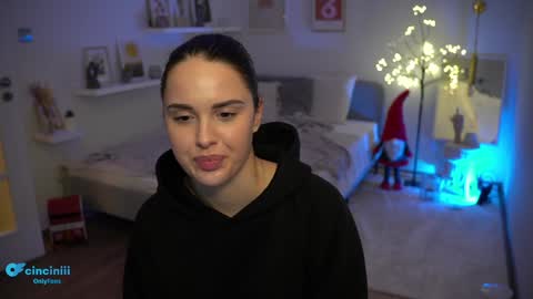 Snapshot of savvage_play chatting on December 11, 10:49 pm Naomi online show from December 11, 10:49 pm