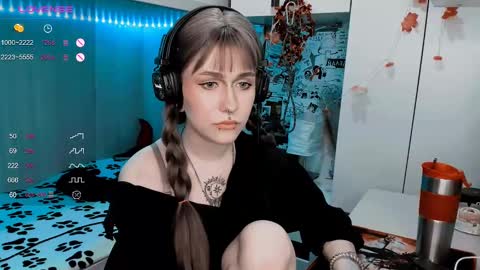 pronoun she. name Mary. age 21. online show from February 24, 3:20 pm