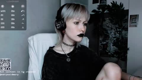 pronoun she. name Mary. age 21. online show from October 15, 12:44 am