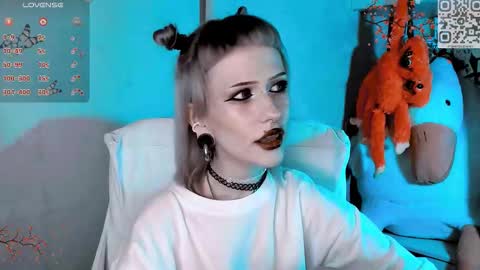 pronoun she. name Mary. age 21. online show from November 14, 3:44 pm